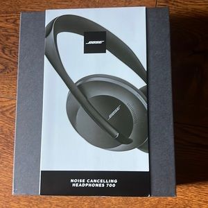 Bose noise cancelling headphones 700